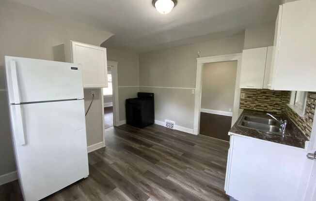 Charming 3-Bedroom Home – 12100 Parkhill Ave