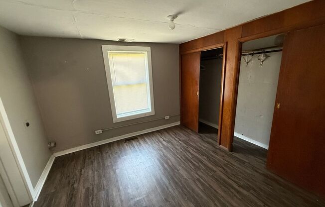 1503 W 16th St
