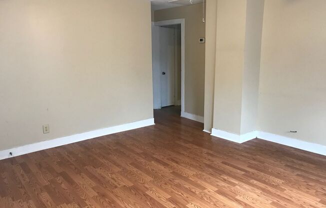 2 beds, 1 bath, $895