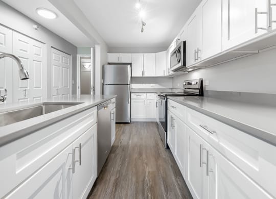Modern Kitchens With Luxury Features At Iroquois Club Apartments In Naperville, IL