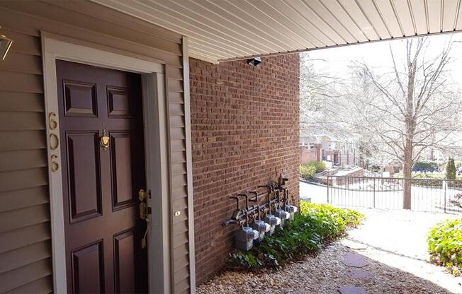 606 BARRINGTON HLS DR