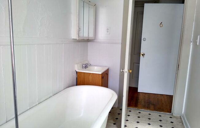 Studio, 1 bath, 550 sqft, $1,195