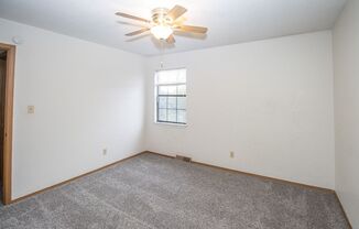 2 beds, 1.5 baths, $950, Unit 1D