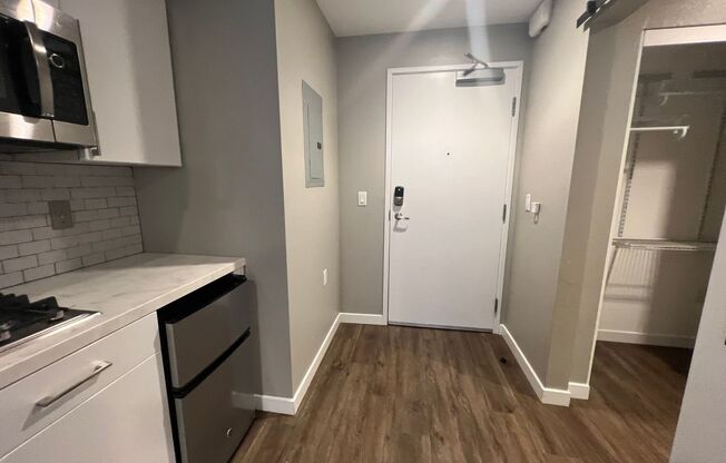 Studio, 1 bath, 277 sqft, $1,725, Unit 435-304