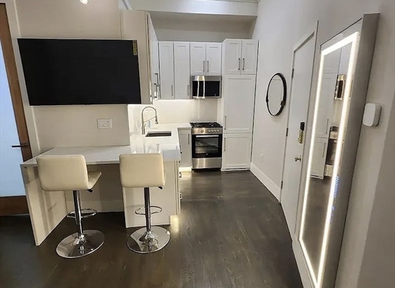 Studio, 1 bath, 260 sqft, $2,850, Unit 1B