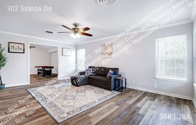 302 SENISA DR