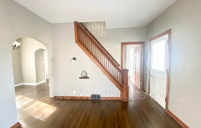 3818 UNIVERSITY AVE