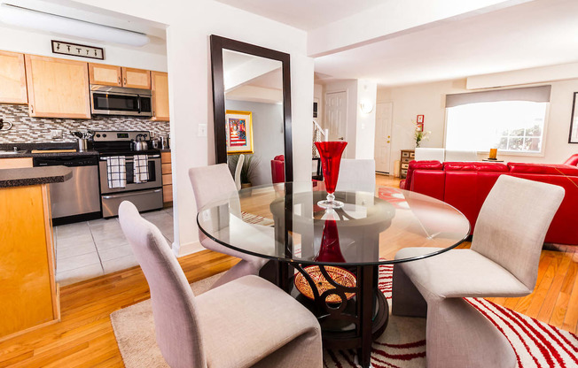 Kingsley Commons Townhouses Dining Area