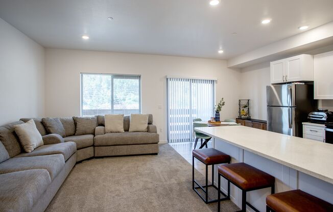 1 bed, 1 bath, 775 sqft, $1,695, Unit P301
