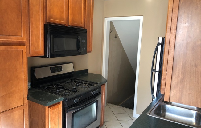 2 beds, 1 bath, $1,599