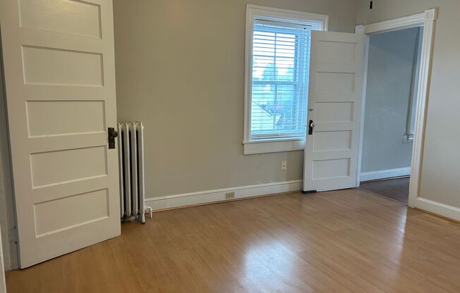 1 bed, 1 bath, $1,150, Unit 145 E. Vine St. Apt. 4