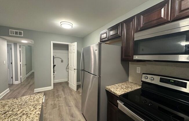 2 beds, 1 bath, 800 sqft, $1,925, Unit 6