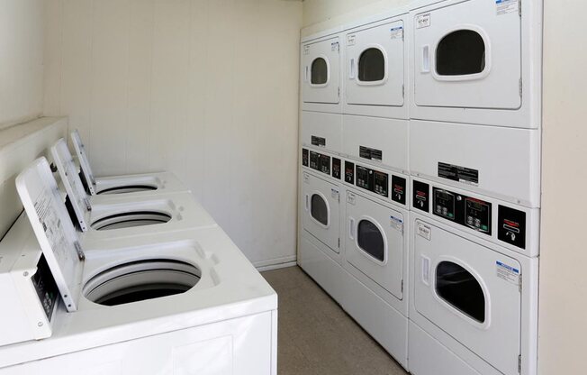 Apartments in Clarksville, IN laundry