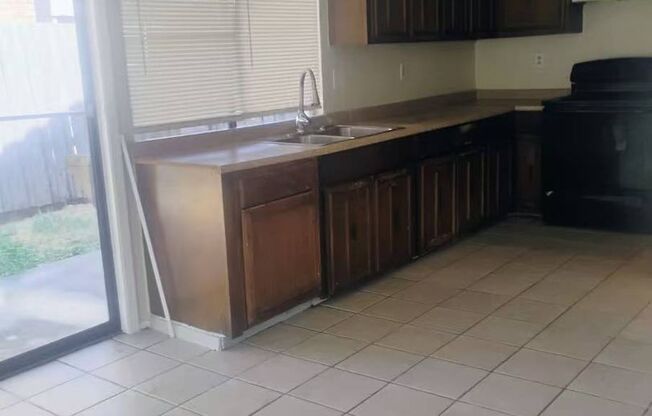 Beautiful 4 Bedroom 2 Bathroom in Carrollton!