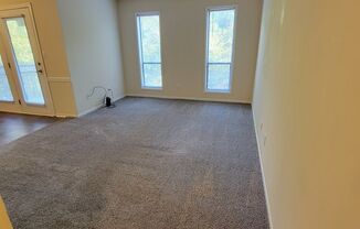 1 bed, 1 bath, 675 sqft, $975, Unit 210 P
