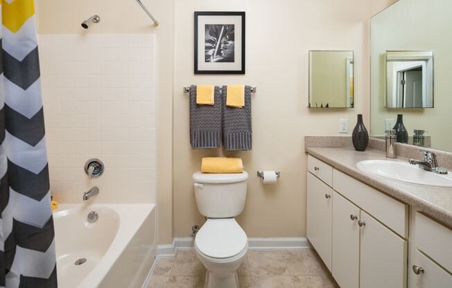 Luxurious Bathrooms at Abberly Place at White Oak Crossing Apartments, HHHunt Corporation, North Carolina, 27529