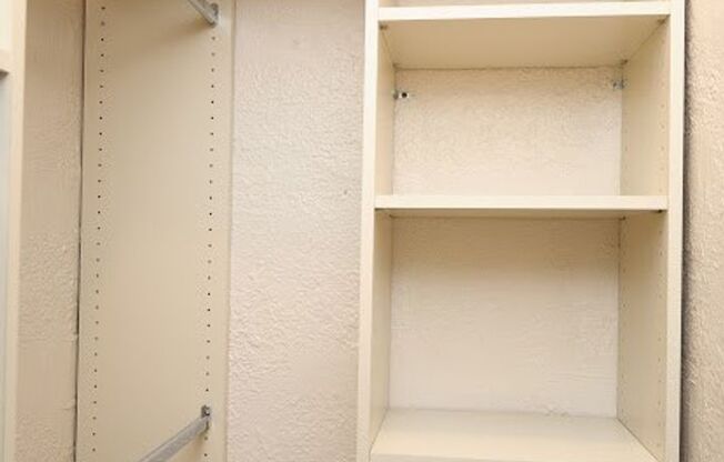 Studio, 1 bath, 300 sqft, $699, Unit Apt 202