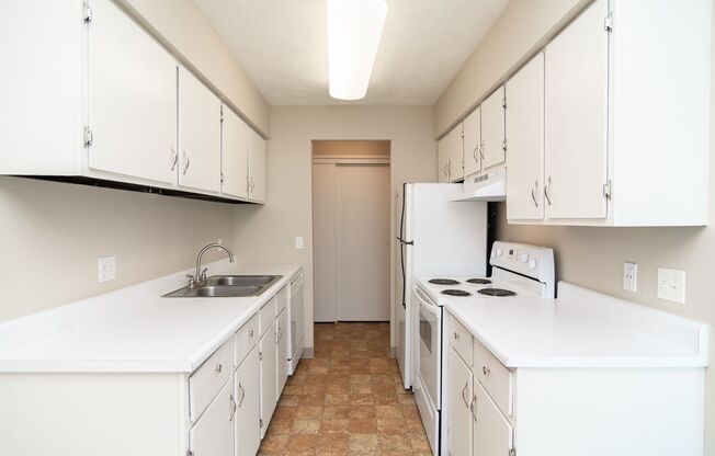 2 beds, 1 bath, 888 sqft, $1,030, Unit 47S-2B