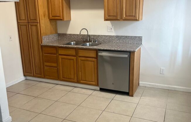 2 beds, 1 bath, $2,395, Unit 820-3