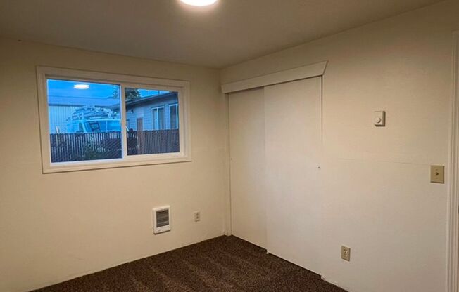 3 beds, 1 bath, 925 sqft, $1,495, Unit 7680