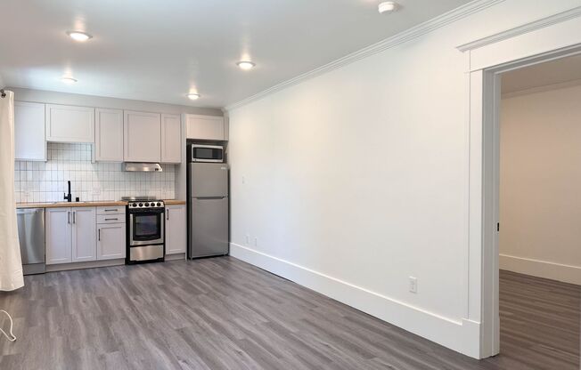 1 bed, 1 bath, $2,720, Unit 13