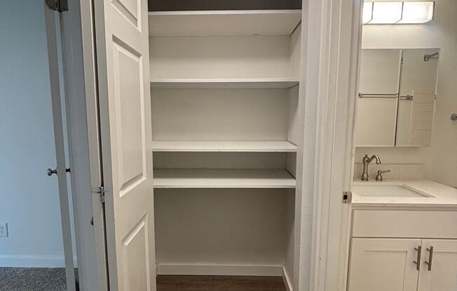 1 bed, 1 bath, 800 sqft, $1,850, Unit 2727 - 205