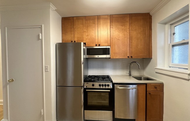 209 E 66 ST
