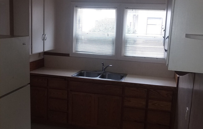 2 beds, 1 bath, $1,165, Unit 1