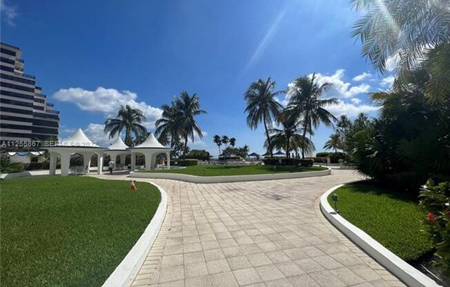 2 beds, 2 baths, 1,030 sqft, $4,000, Unit 5161 Collins Ave appt 1711