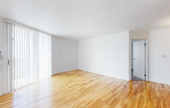 2 beds, 2 baths, 873 sqft, $1,810, Unit 601 W 11th Ave