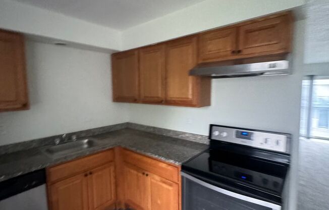 2 beds, 1 bath, 750 sqft, $1,350, Unit 22