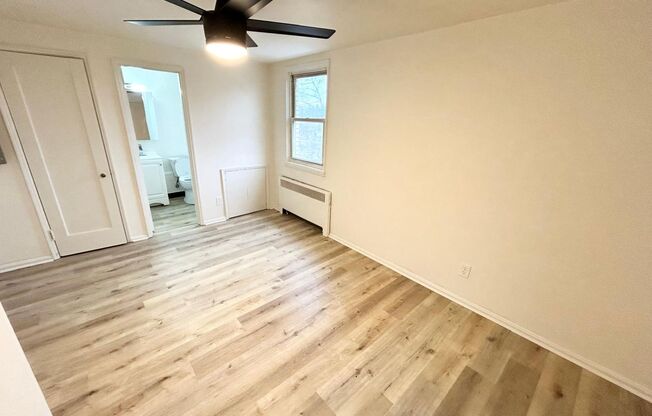 2 beds, 1 bath, 900 sqft, $1,225, Unit 136