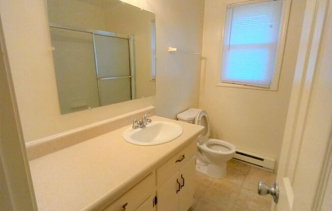 2 beds, 1 bath, 903 sqft, $1,240, Unit M-8