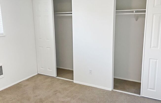 2 beds, 1 bath, 890 sqft, $1,655, Unit 24