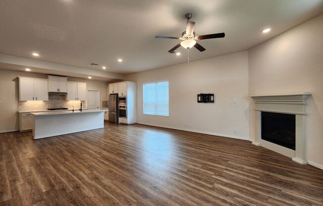 4/3.5/2 with Game Room in Meyer Ranch / Fridge, Washer, Dryer Included / Meyer Ranch Amenities / CISD