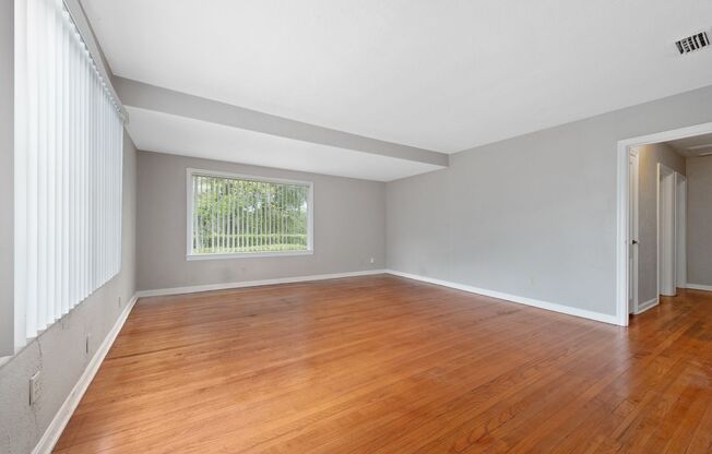 Updated 3/2 House with Bonus Room in Lake Como Area of Downtown Orlando
