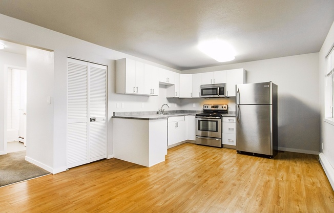 2 beds, 1 bath, 775 sqft, $1,950, Unit 206