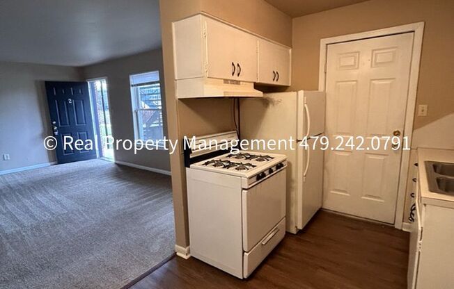 2 beds, 1 bath, 795 sqft, $600, Unit Apt - 2