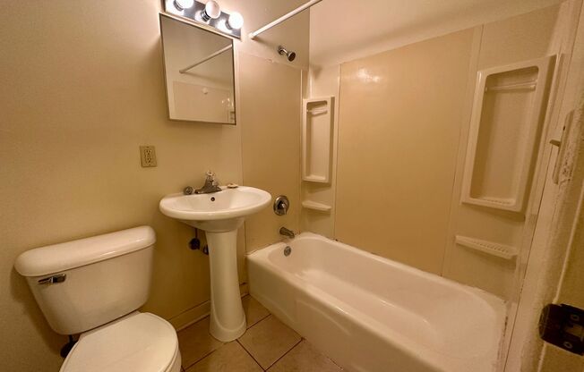 Studio, 1 bath, $750, Unit 212