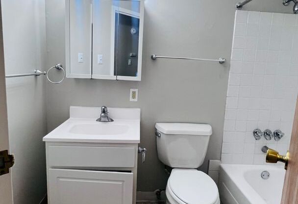 2 beds, 1 bath, 710 sqft, $1,250, Unit # 204