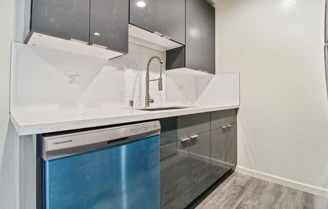 1 bed, 1 bath, $2,750, Unit H