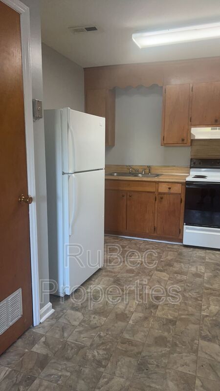 472 S KING ST