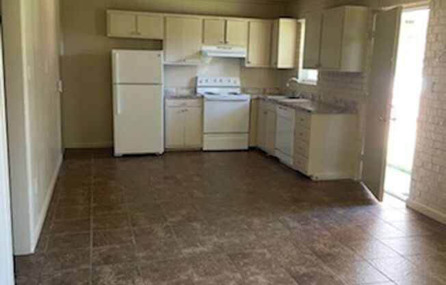 2 beds, 1 bath, $775, Unit TT112