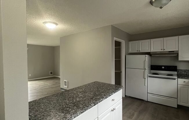 3 beds, 1.5 baths, 1,187 sqft, $1,650, Unit 312