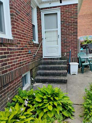 2 beds, 1 bath, $2,400