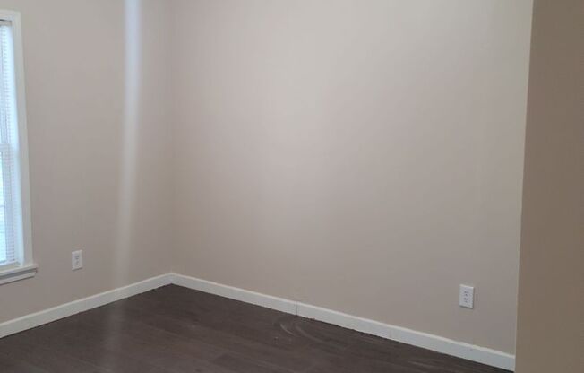 2 beds, 1 bath, 913 sqft, $1,595, Unit Apt. B