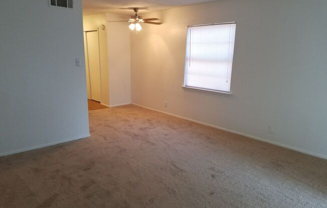Studio, 1 bath, 450 sqft, $710, Unit *525