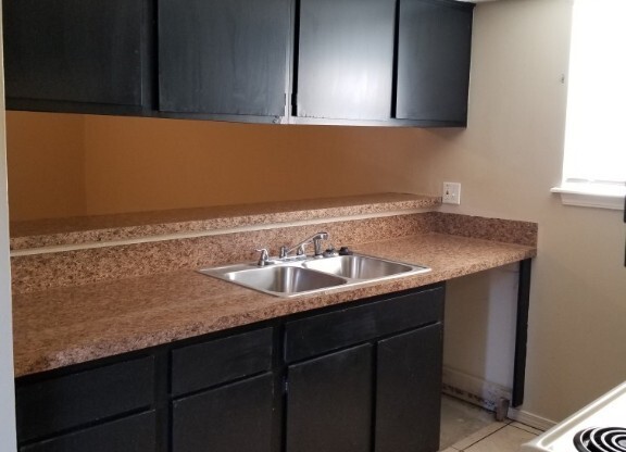 1106 SW 77 PL