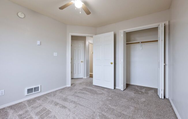 2 beds, 1 bath, 880 sqft, $995, Unit #3