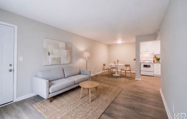 2 beds, 1.5 baths, 976 sqft, $1,400, Unit 2006-19